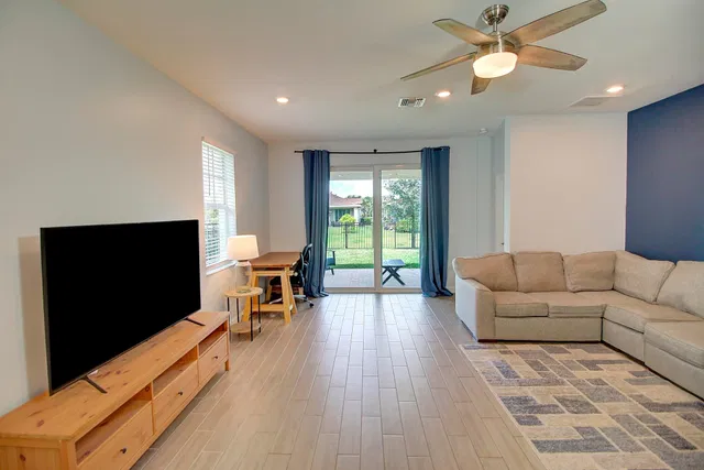  Residence photo 9