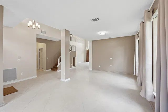  Residence photo 8