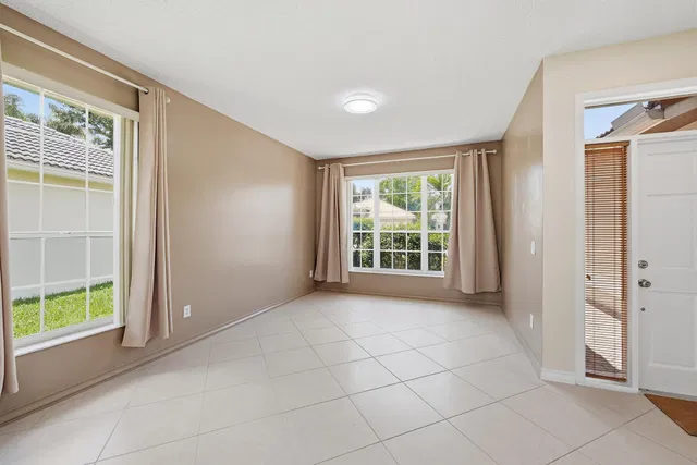  Residence photo 9