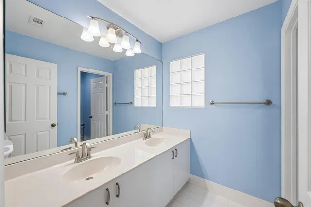  Residence photo 34