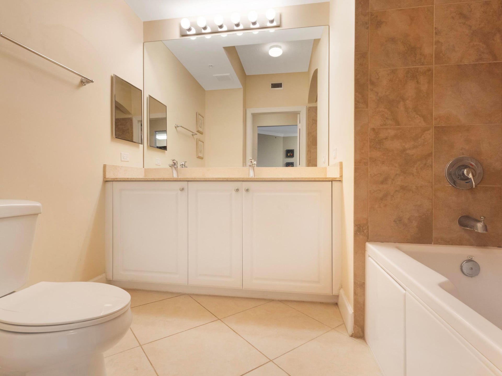 Renaissance Commons II Unit 1412 photo 17