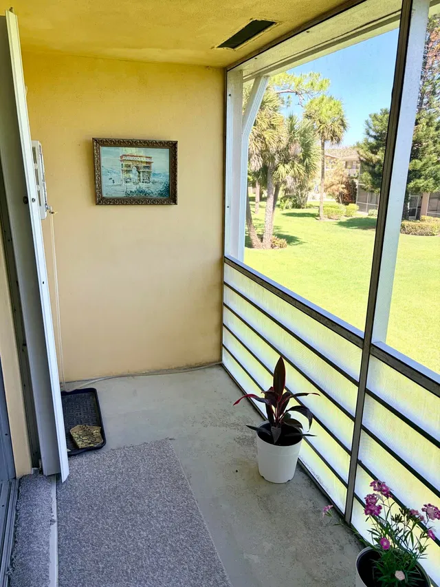 Residence photo 8