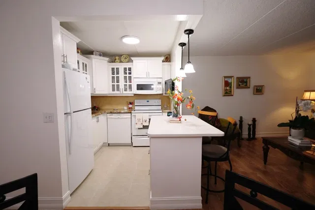 Unit 214 photo 8