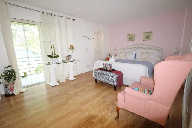 Unit 214 photo 12