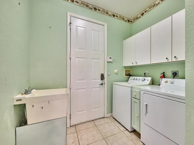 Residence photo 32