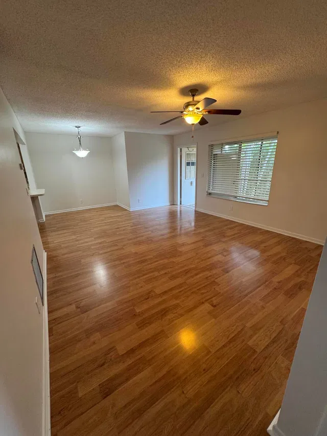 Unit C-2 photo 6