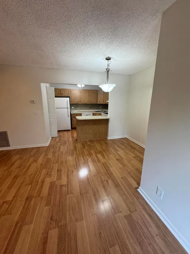Unit C-2 photo 9
