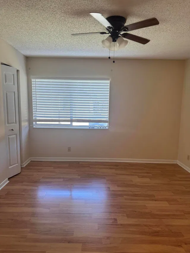 Unit C-2 photo 11