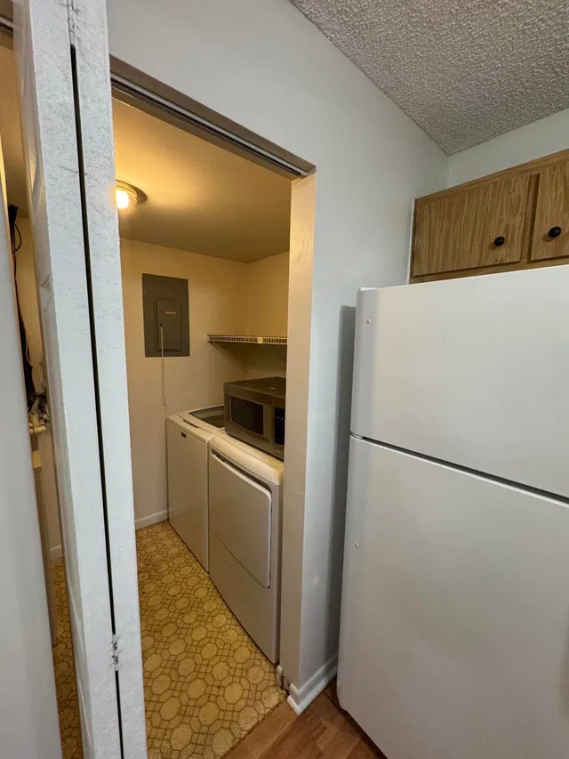 Unit C-2 photo 14