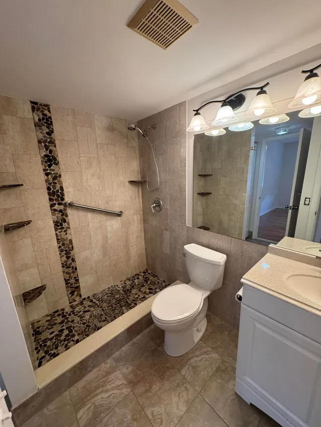 Unit C-2 photo 15