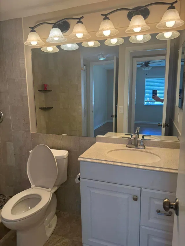 Unit C-2 photo 17