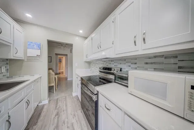 Singer Island Unit 109 photo 9