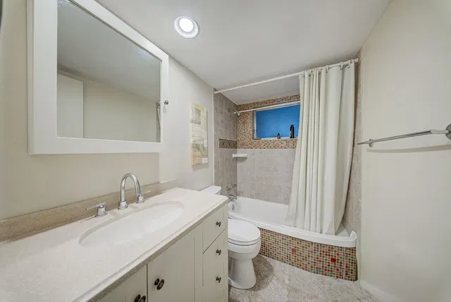 Singer Island Unit 109 photo 12