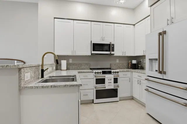 One City Plaza Unit 206 photo 2