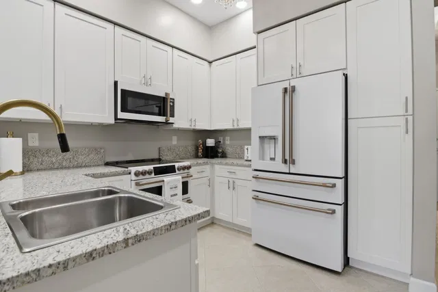 One City Plaza Unit 206 photo 3