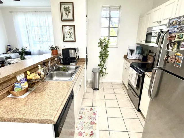  Residence photo 5