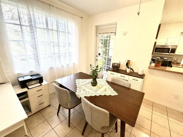 Residence photo 9