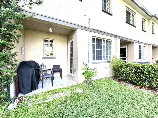  Residence photo 24