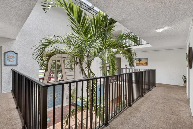 Unit 11-203 photo 8