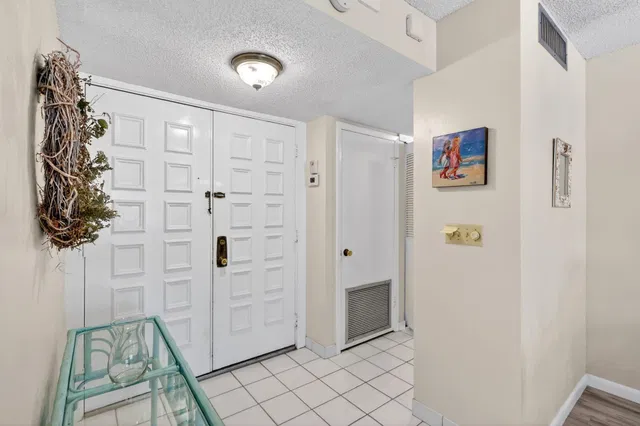 Unit 11-203 photo 10