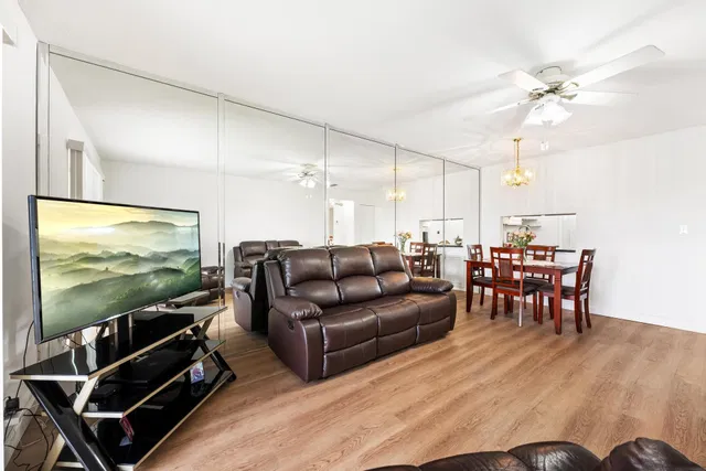 Unit 309 photo 18