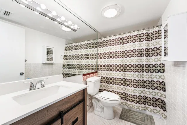 Unit 309 photo 22