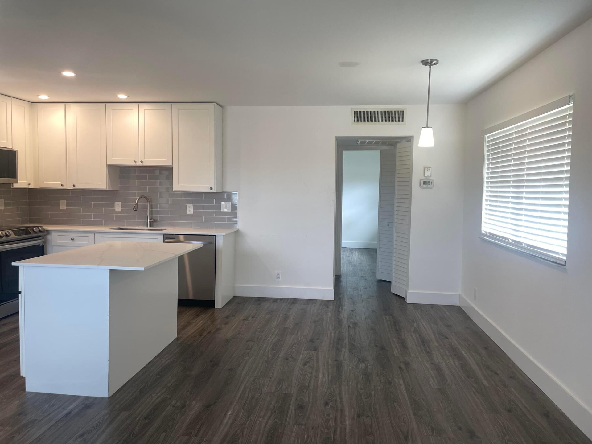 Unit 650 photo 2