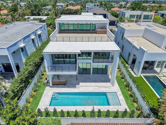 Residence photo 2