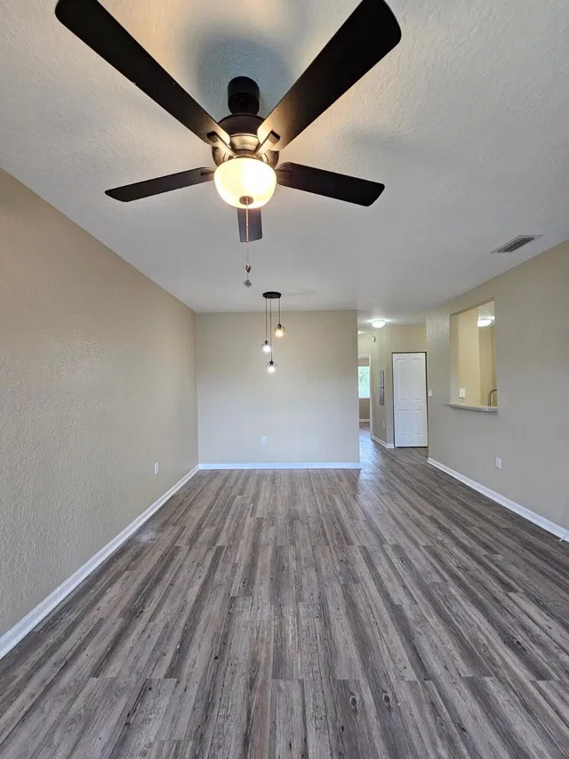 Unit 322 photo 3
