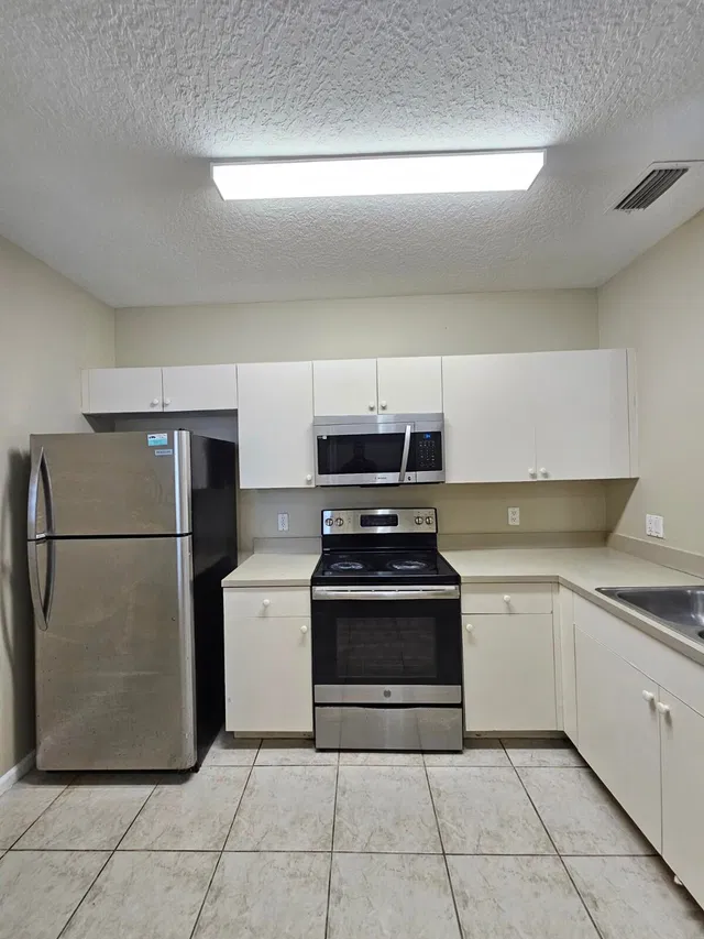 Unit 322 photo 5