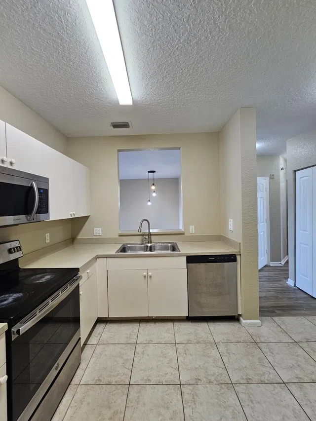 Unit 322 photo 6