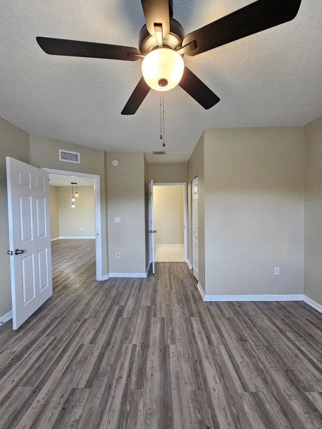 Unit 322 photo 10