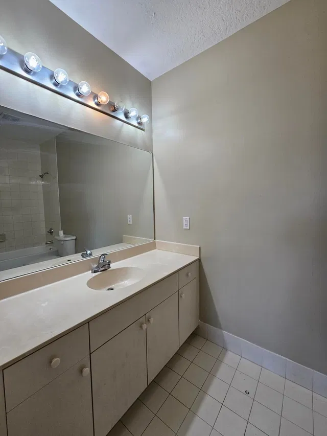 Unit 322 photo 12