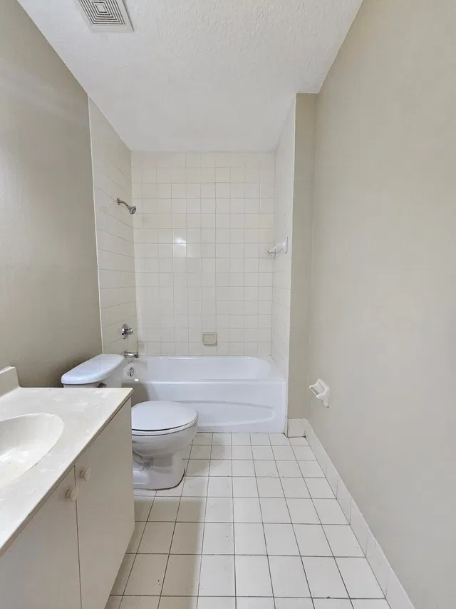 Unit 322 photo 15