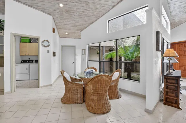 Residence photo 18