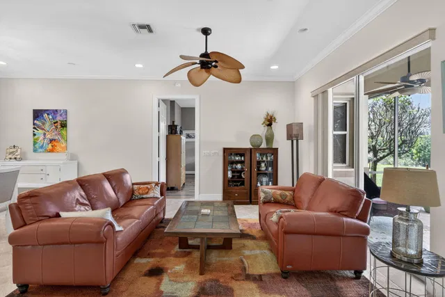 Residence photo 22