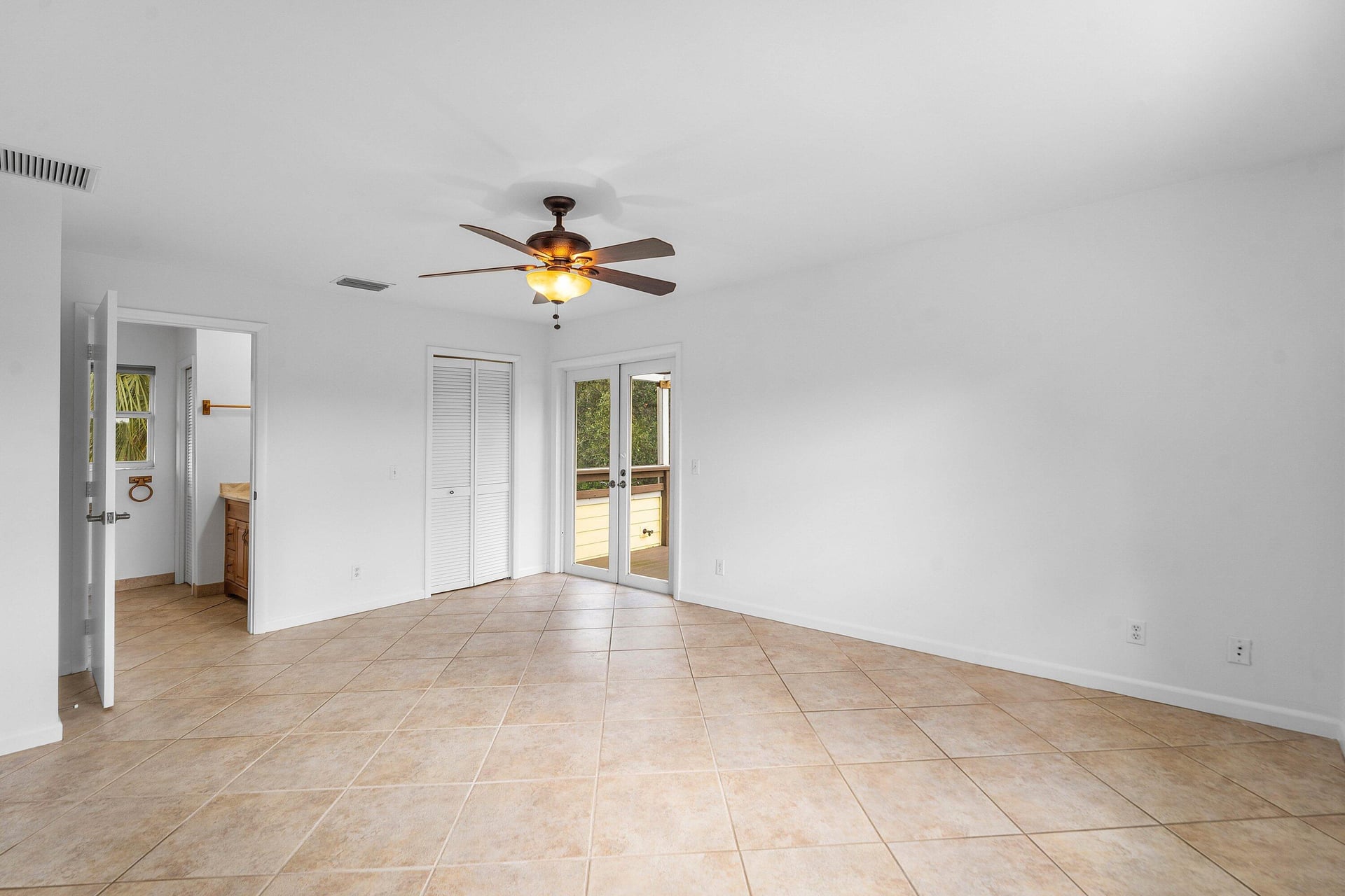 Residence photo 25