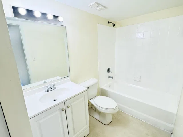 Unit 106 photo 8