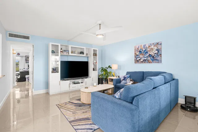 Unit 360 photo 2