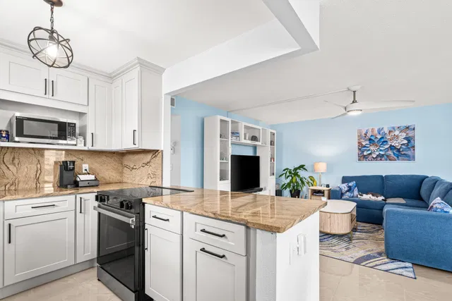 Unit 360 photo 10