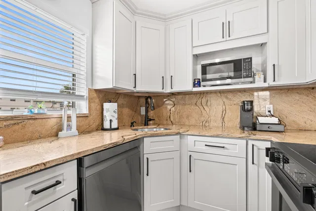 Unit 360 photo 11