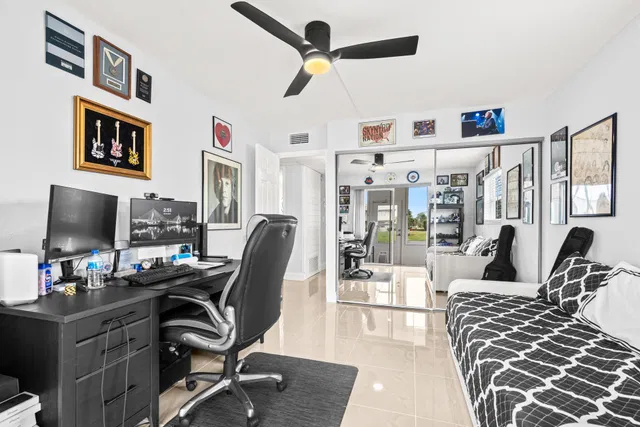 Unit 360 photo 14