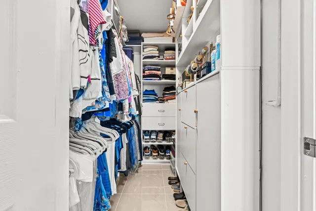 Unit 360 photo 17