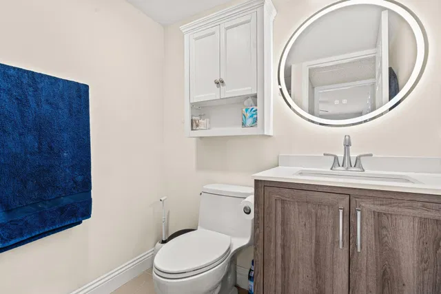 Unit 360 photo 18