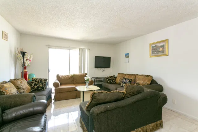 Unit C29 photo 3
