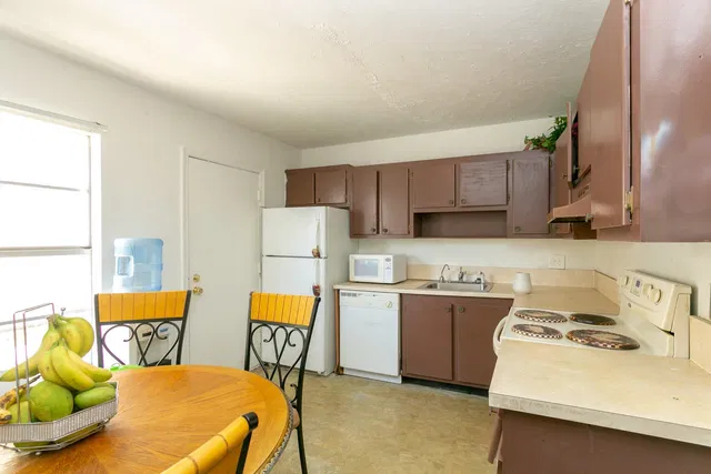 Unit C29 photo 6
