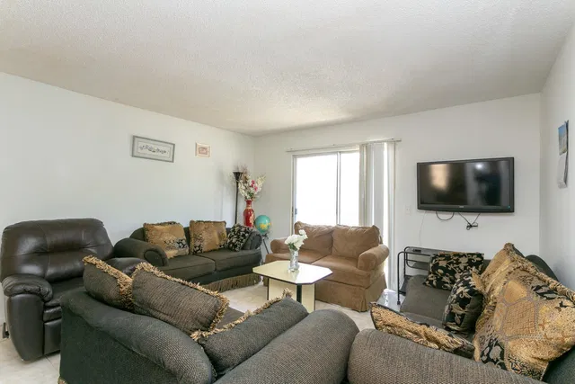Unit C29 photo 8