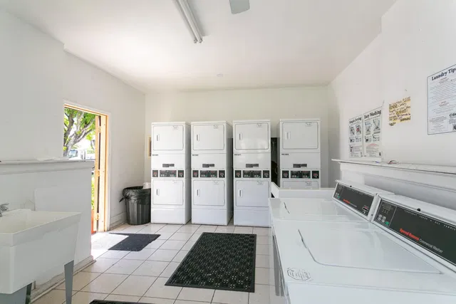Unit C29 photo 15