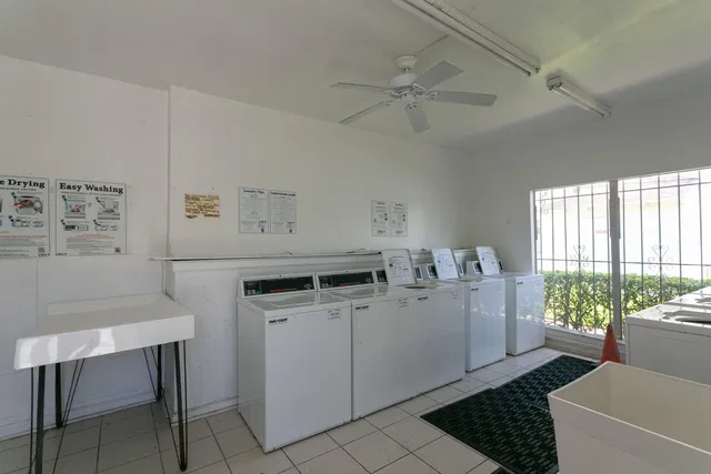 Unit C29 photo 16