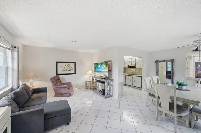  Residence photo 4